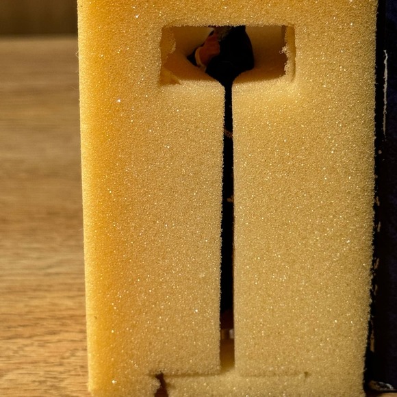 VINTAGE CORGI ICON JAMES BOND 007‎ ROGER MOORE FIGURE F04041 MINT - Picture 2 of 5